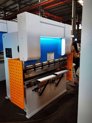 7.5KW CNC Press Brake Machine Hydraulic Mild Steel 400mm Waga 7000kg