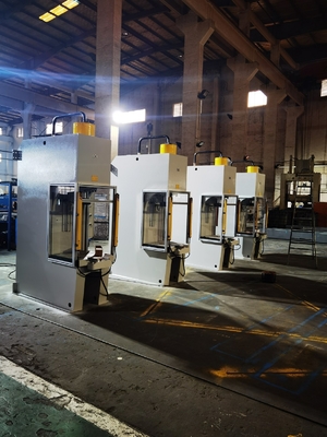 Maszyna hydrauliczna do ciśnienia z drewnianą obudową/paketem na palety z maksymalną prędkością pracy 20 m/min